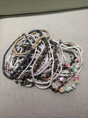 Puka shell and shell necklace Lot- 30 necklaces - 90s 00s